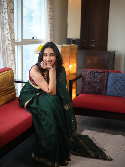 Demure Dark Green Cotton Silk Saree With Flaunt Blouse Piece
