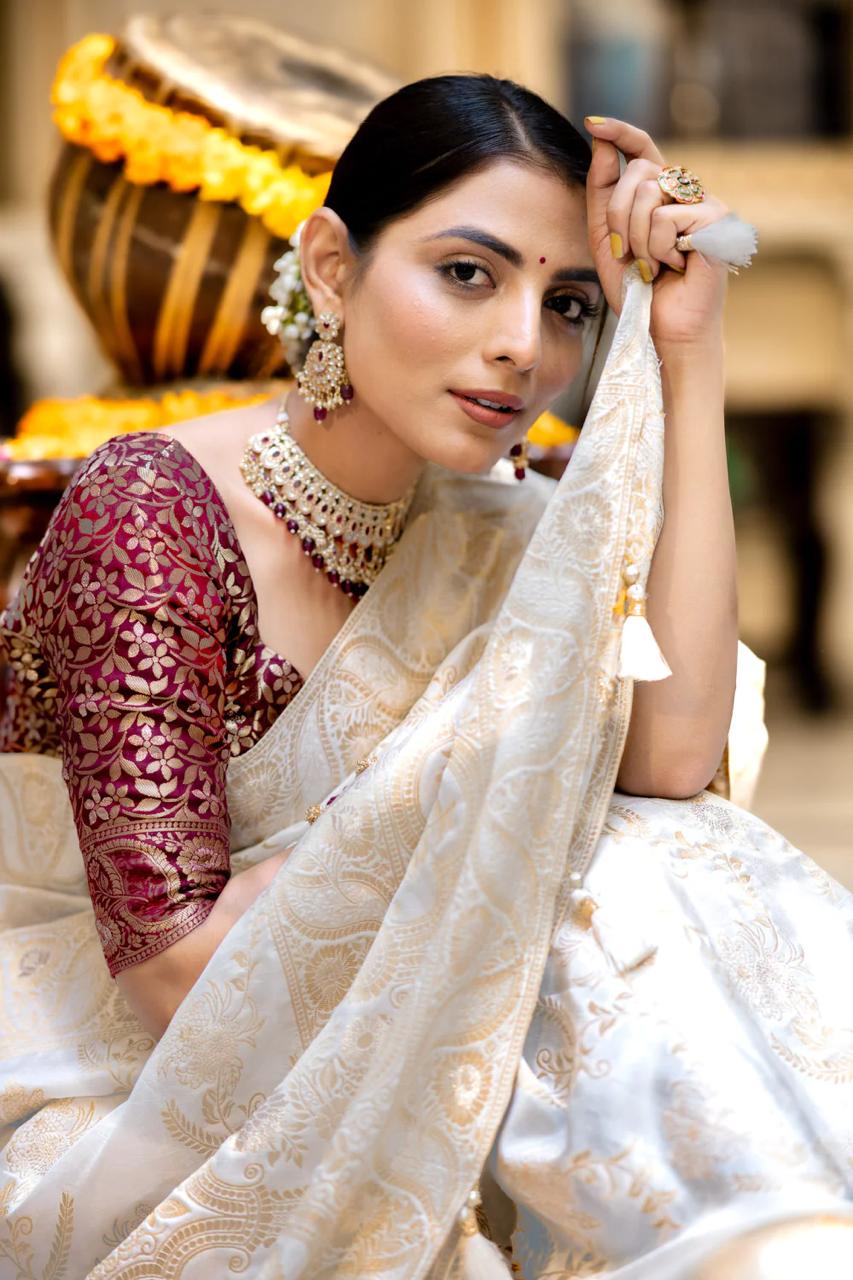Hema White Banarasi Silk Saree WIth Fabulouse Blouse Piece