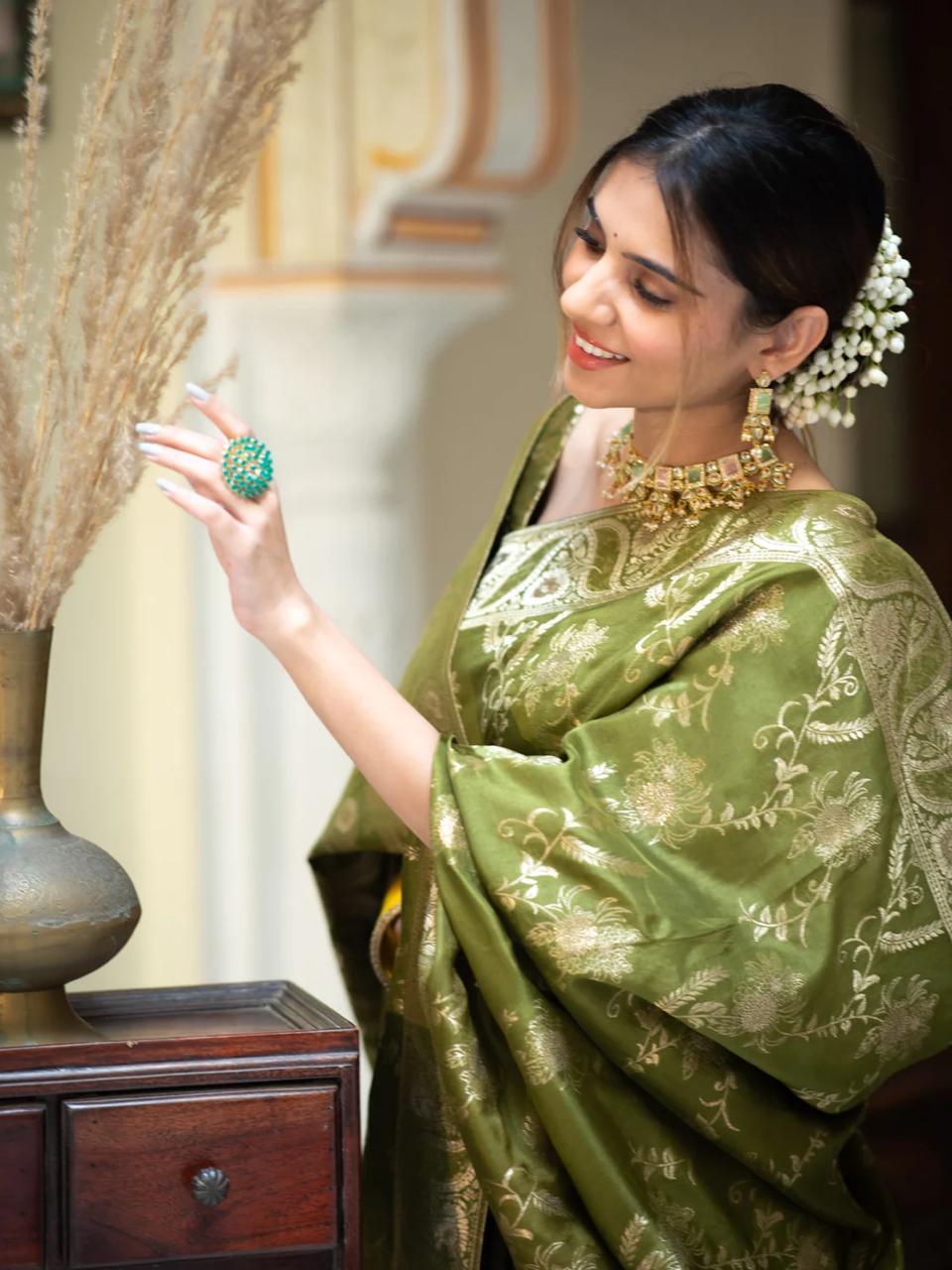 Hema Mahendi Banarasi Silk Saree WIth Fabulouse Blouse Piece