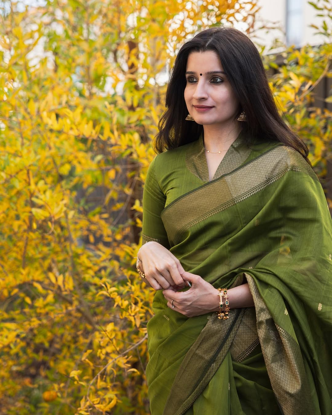Dazzling Green Cotton Silk Saree With Beautiful Blouse Piece