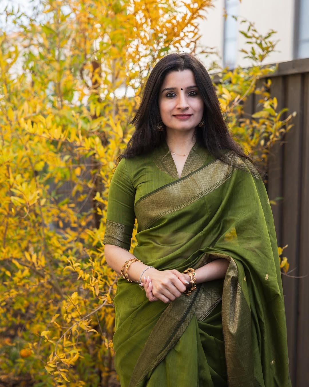 Dazzling Green Cotton Silk Saree With Beautiful Blouse Piece