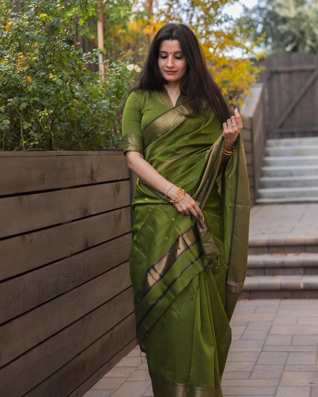 Dazzling Green Cotton Silk Saree With Beautiful Blouse Piece