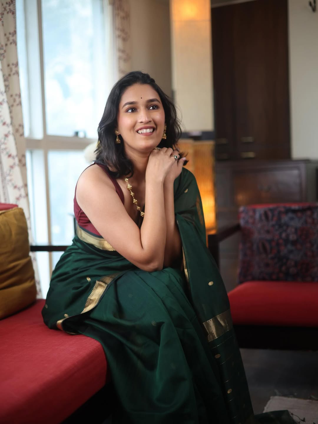 Demure Dark Green Cotton Silk Saree With Flaunt Blouse Piece
