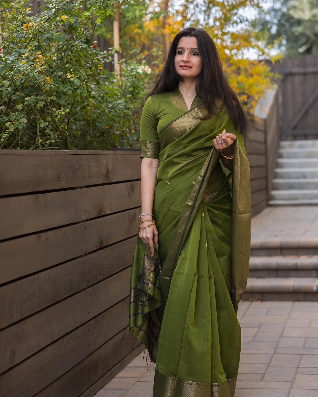 Dazzling Green Cotton Silk Saree With Beautiful Blouse Piece