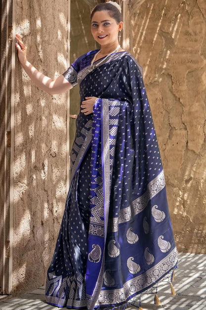 Mesmeric Navy Blue Soft Silk Saree With Comely Blouse Piece