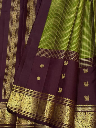 Woebegone Green Soft Silk Saree With Sonorous Blouse Piece