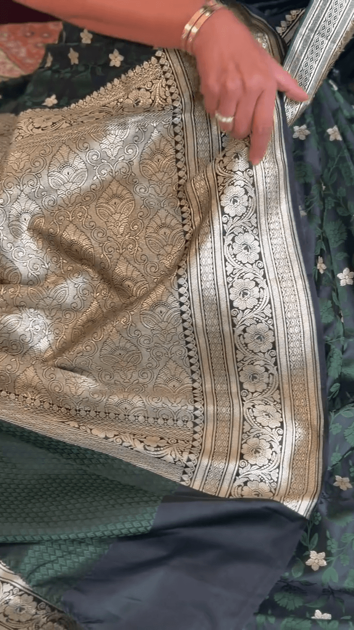 Ratatouille Dark Green Soft Silk Saree With Pulsating Blouse Piece