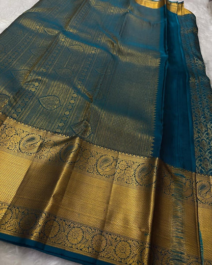 Mesmeric Rama Soft Banarasi Silk Saree With Breathtaking Blouse Piece