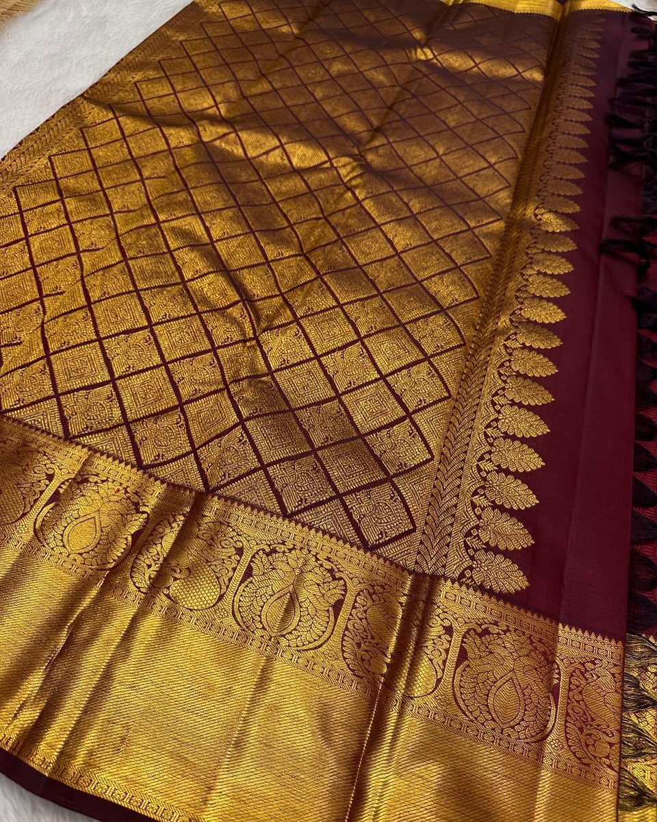 Tantalizing Maroon Soft Banarasi Silk Saree With Staring Blouse Piece
