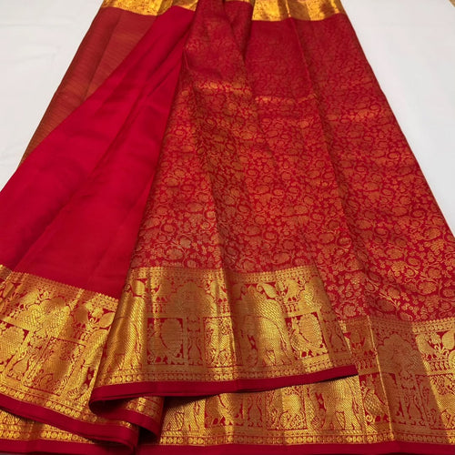 Admirable Red Soft Banarasi Silk Saree With Majestic Blouse Piece