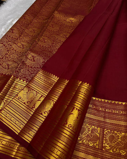Pulsating Red Soft Banarasi Silk Saree With Conflate Blouse Piece