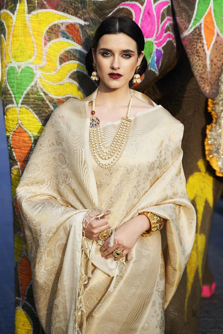 Arresting Firozi Kanjivaram Silk Saree With Flamboyant Blouse Piece