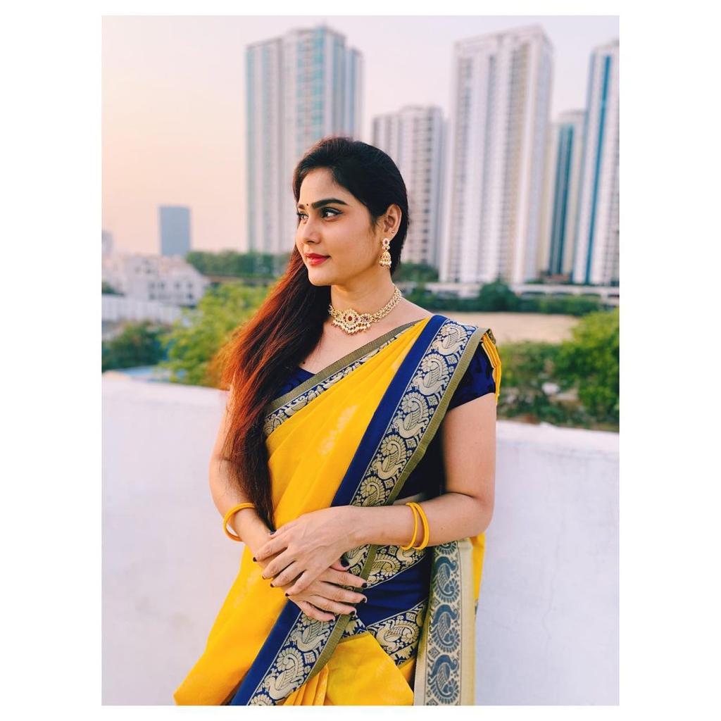 Faded Yellow Banarasi Silk Saree