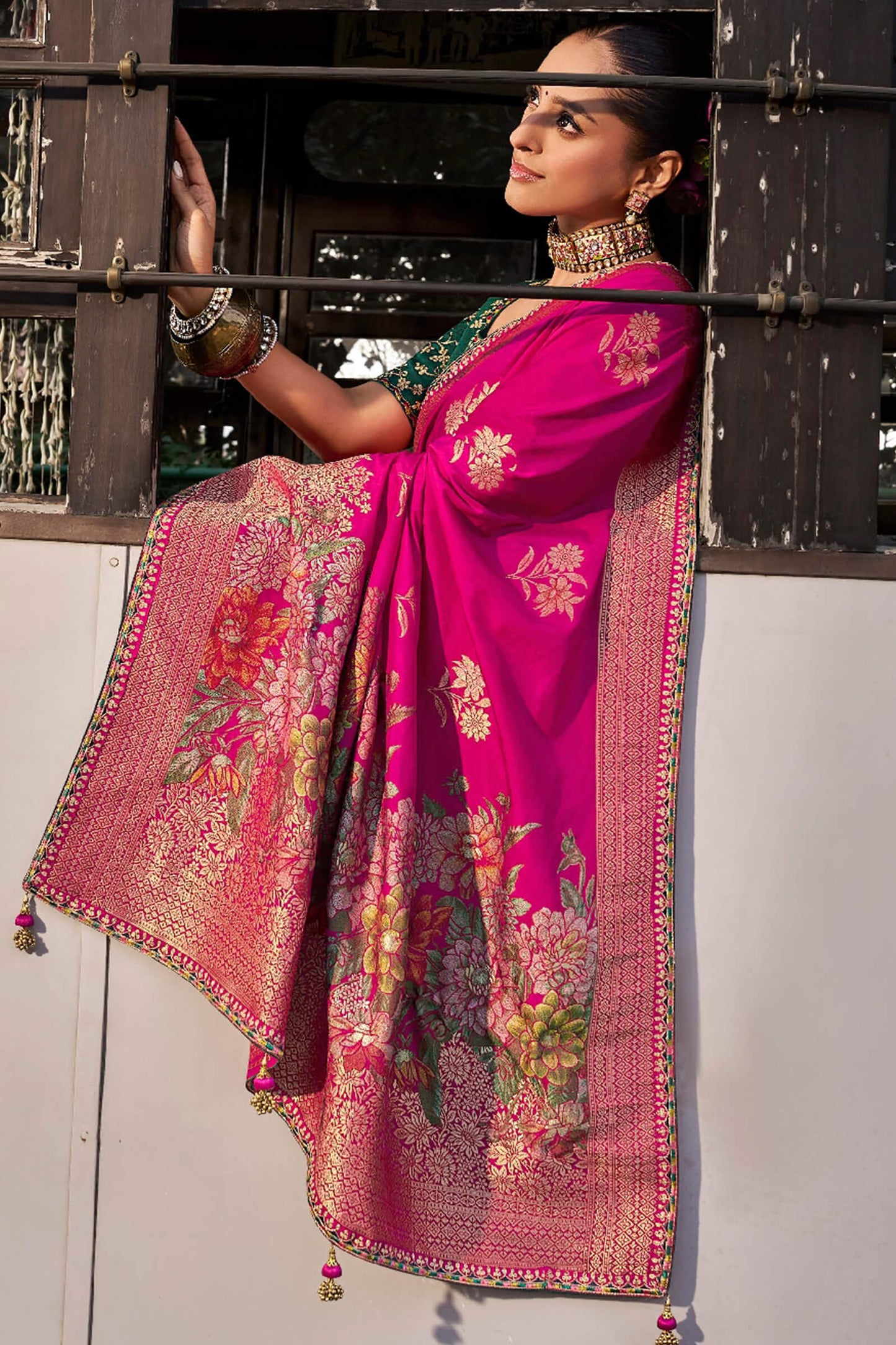 Sempiternal Dark Pink Pure Viscose Dola Silk Saree With Stylish Blouse Piece