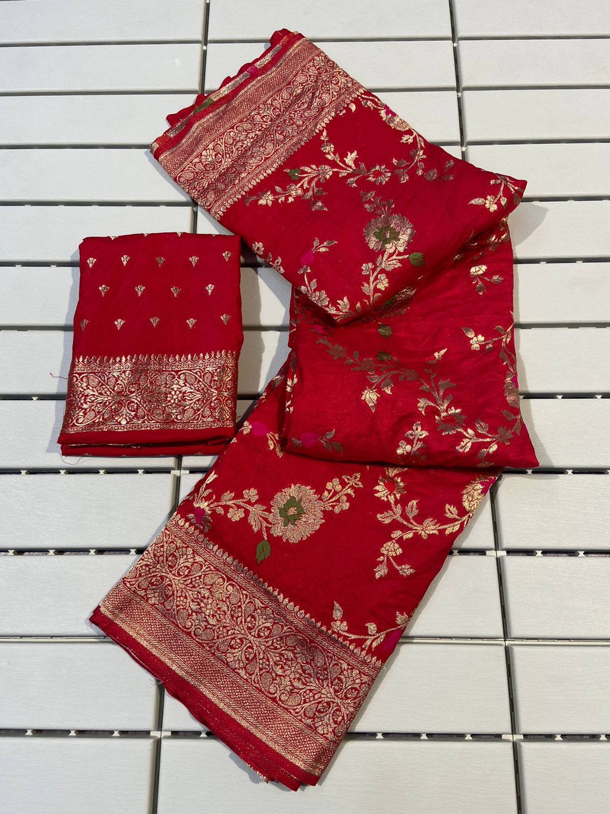 Artistic Red Soft Banarasi Silk Saree With Improbable Blouse Piece