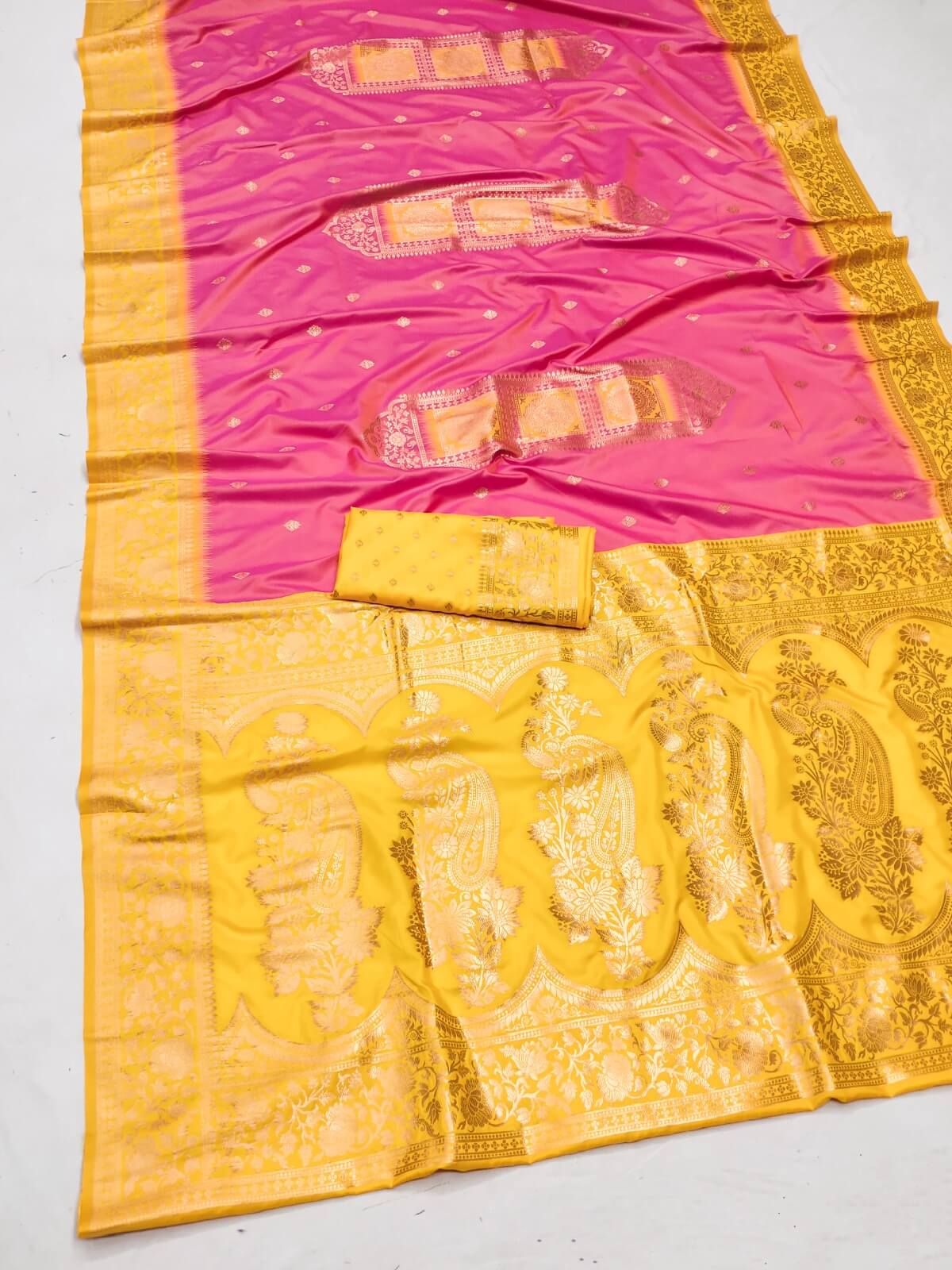 Classic Pink Soft Banarasi Silk Saree With Felicitous Blouse Piece