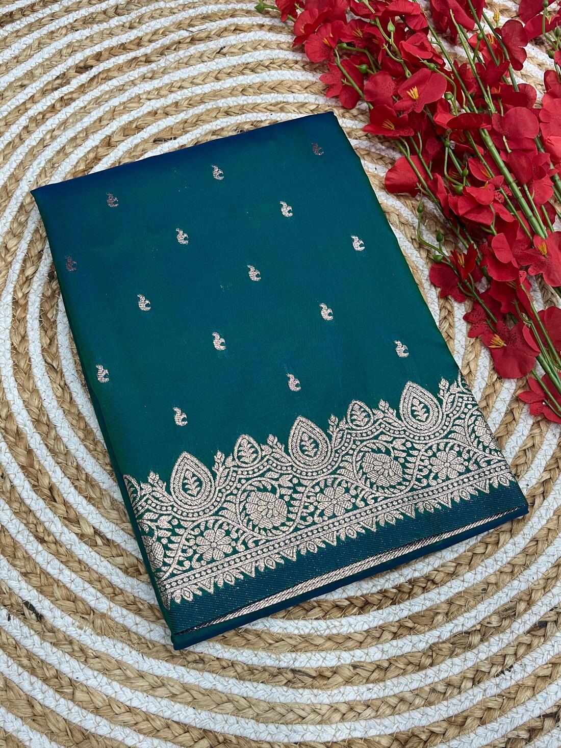 Effulgent Rama Soft Banarasi Silk Saree With Denouement Blouse Piece