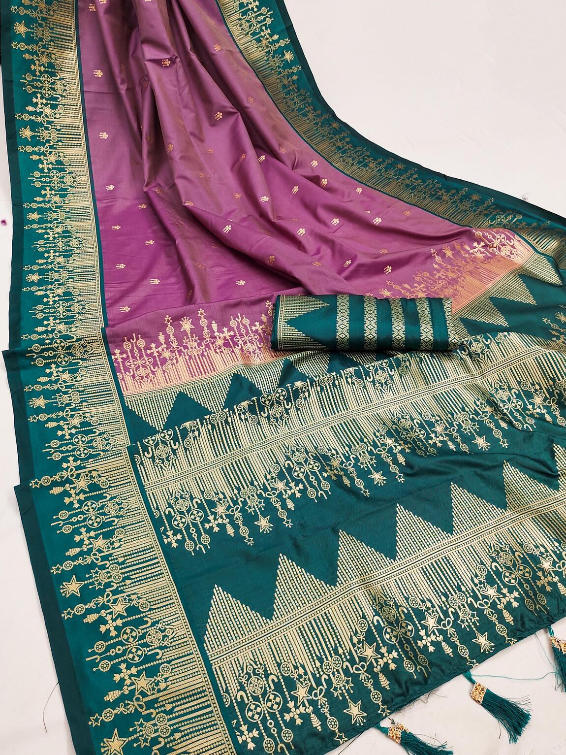 Intricate Pink Soft Banarasi Silk Saree With Twirling Blouse Piece