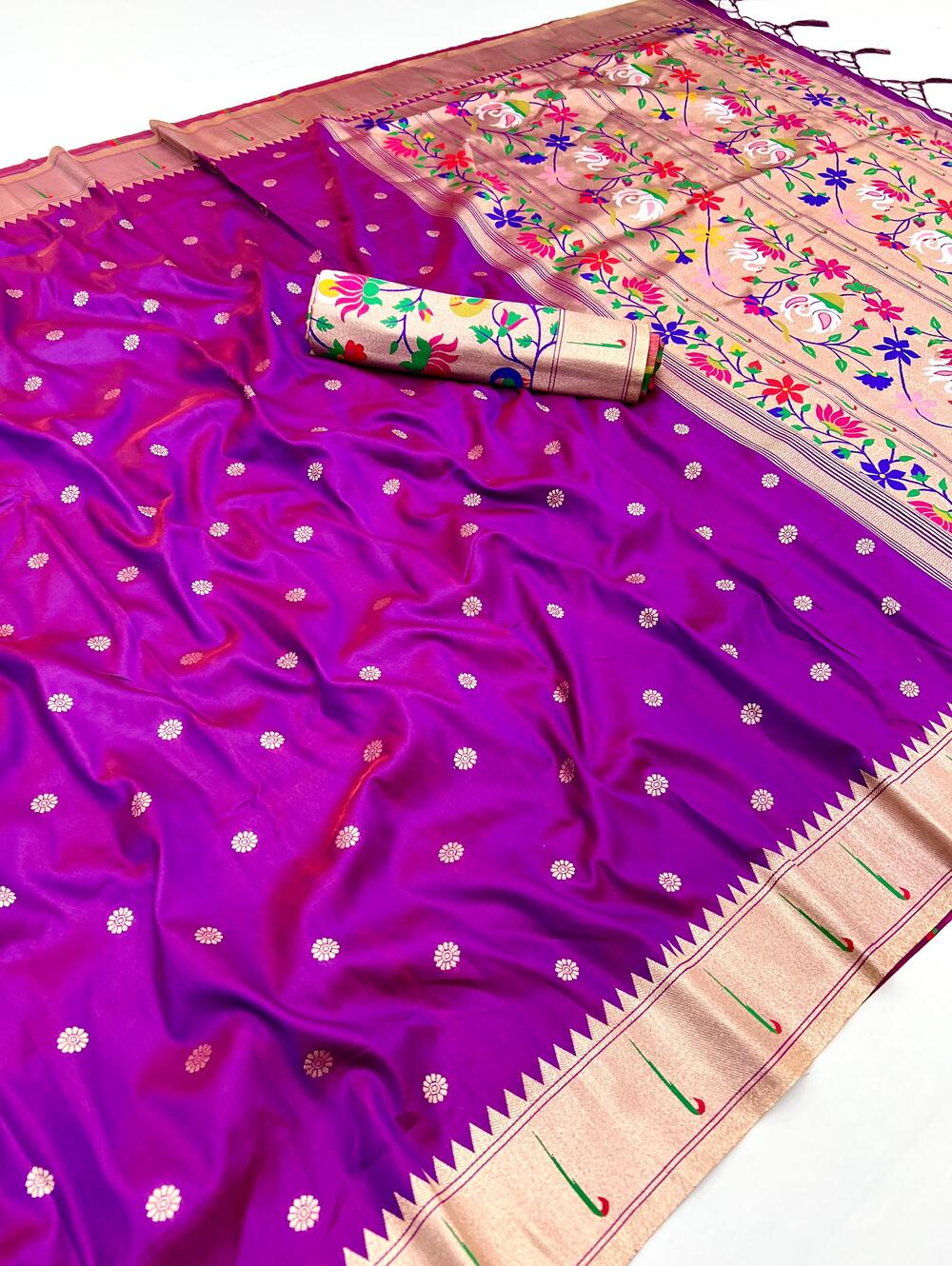 Smashing Magenta Paithani Silk Saree With Profuse Blouse Piece