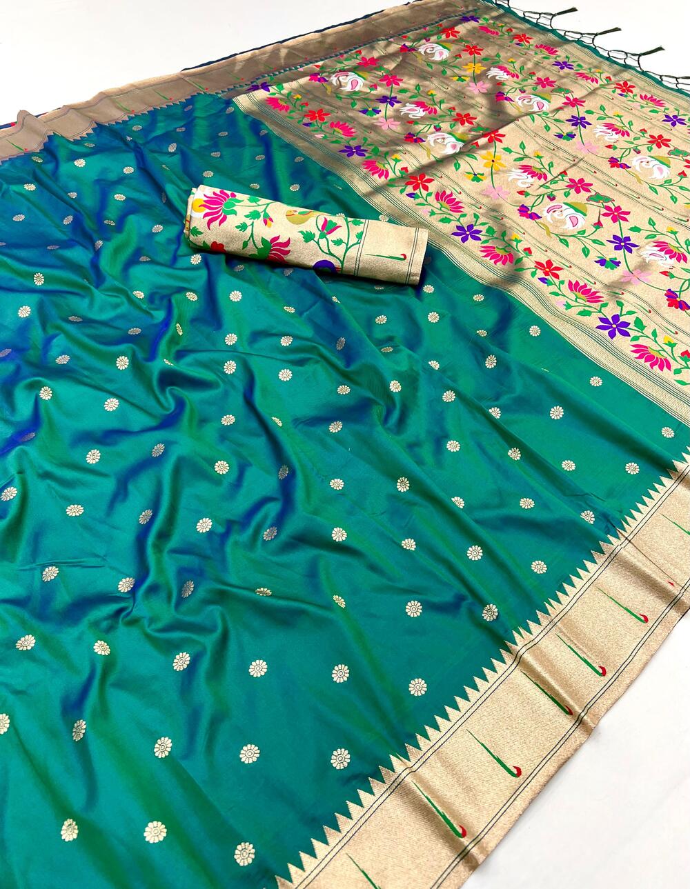Resplendent Rama Paithani Silk Saree With Elaborate Blouse Piece