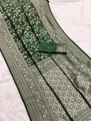 Mellifluous Dark Green Soft Banarasi Silk Saree With Lassitude Blouse Piece