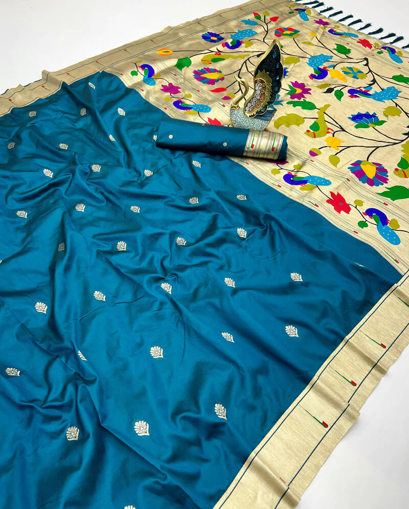Ineffable Rama Paithani Silk Saree With Ebullience Blouse Piece