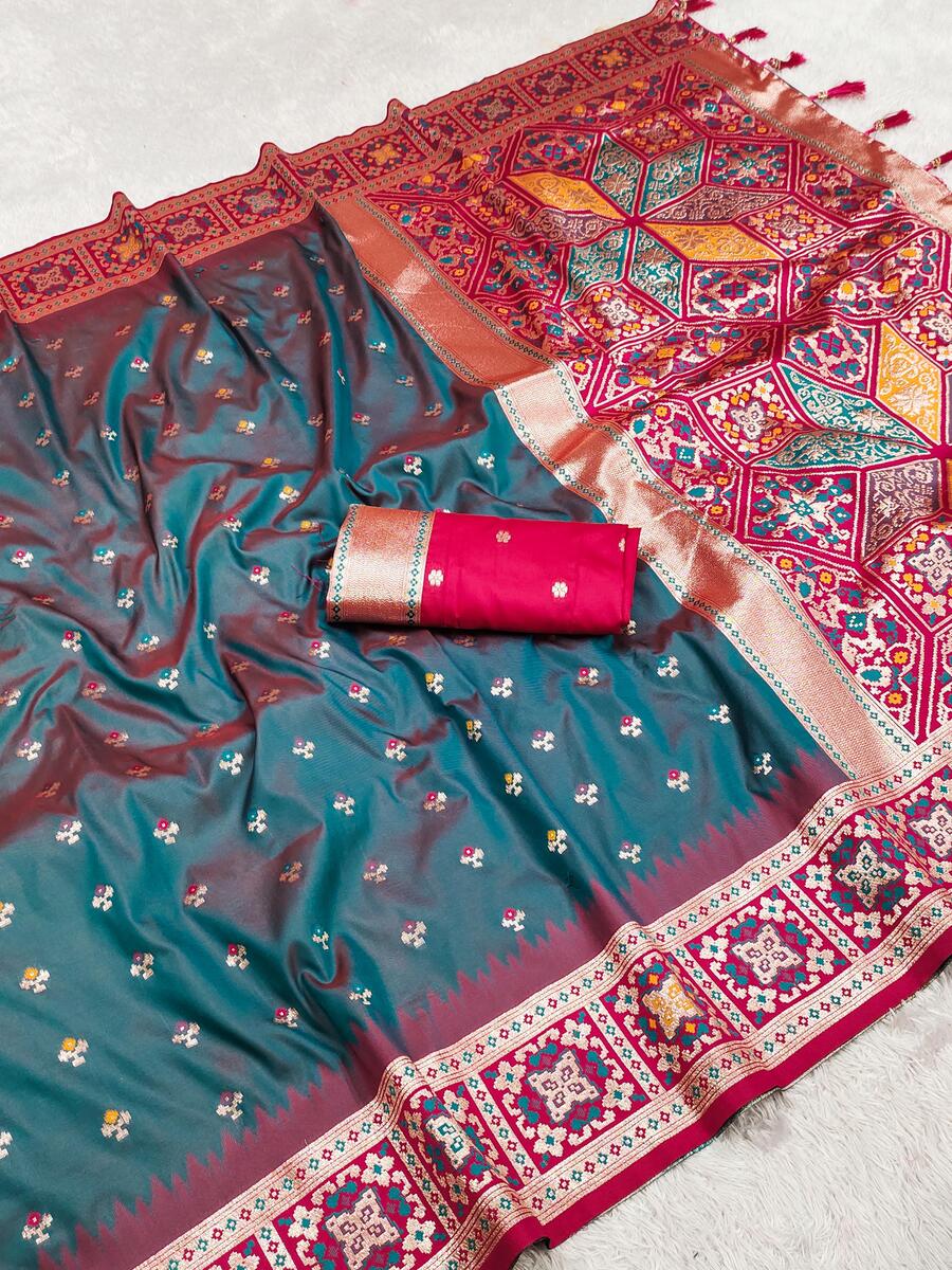 Arresting Grey Soft Banarasi Silk Saree With Staring dBlouse Piece