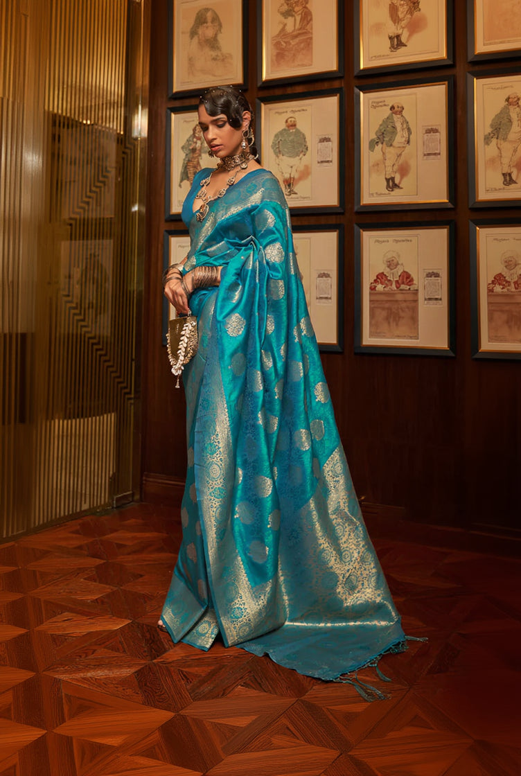 Adorable Royal Blue Kanjivaram Silk Saree With Entrancing Blouse Piece