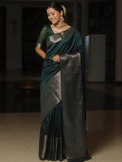 Gratifying Dark Green Soft Silk Saree With Attractive Blouse Piece