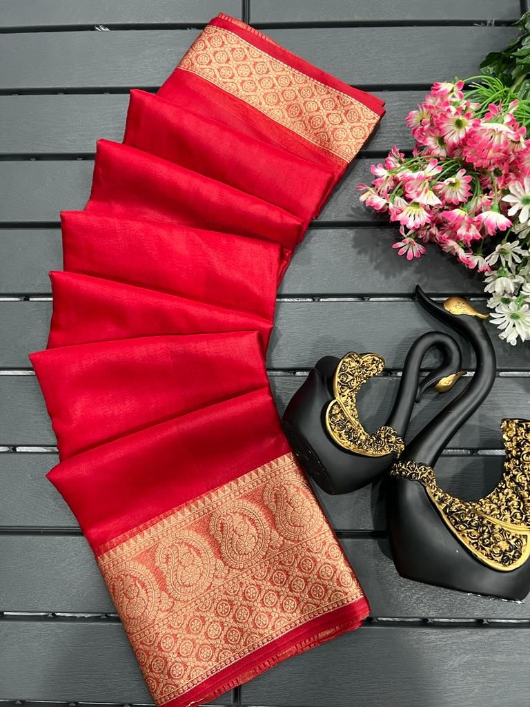 Surreptitious Red Organza Silk Saree With Vestigial Blouse Piece