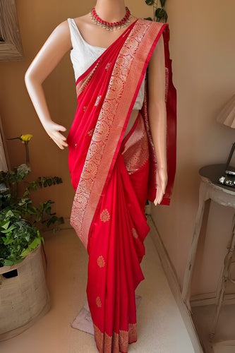 Extraordinary Red Soft Silk Saree With Refreshing Blouse Piece