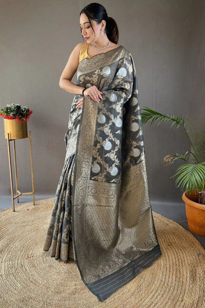 Ideal Grey Cotton Silk Saree With Chatoyant Blouse Piece