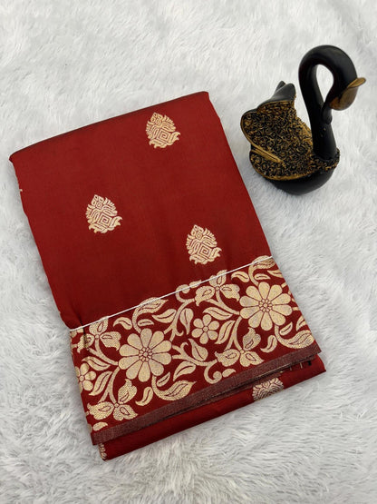 Gratifying Red Soft Banarasi Silk Saree With Admirable Blouse Piece