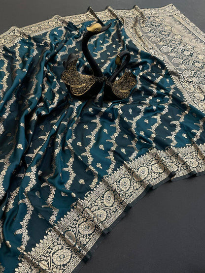 Woebegone Rama Soft Banarasi Silk Saree With Deserving Blouse Piece