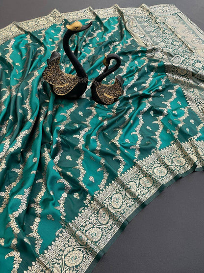 Pulsating Sea Green Soft Banarasi Silk Saree With Snappy Blouse Piece