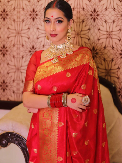 Eloquence Red Soft Silk Saree With Marvellous Blouse Piece