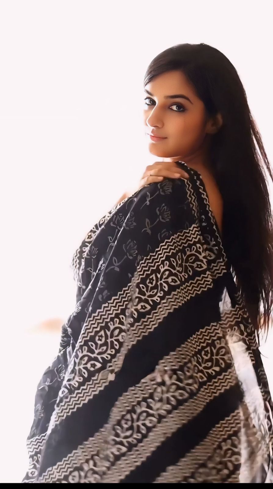 Midnight Noir Chikankari Cotton Saree with Thread Embroidery