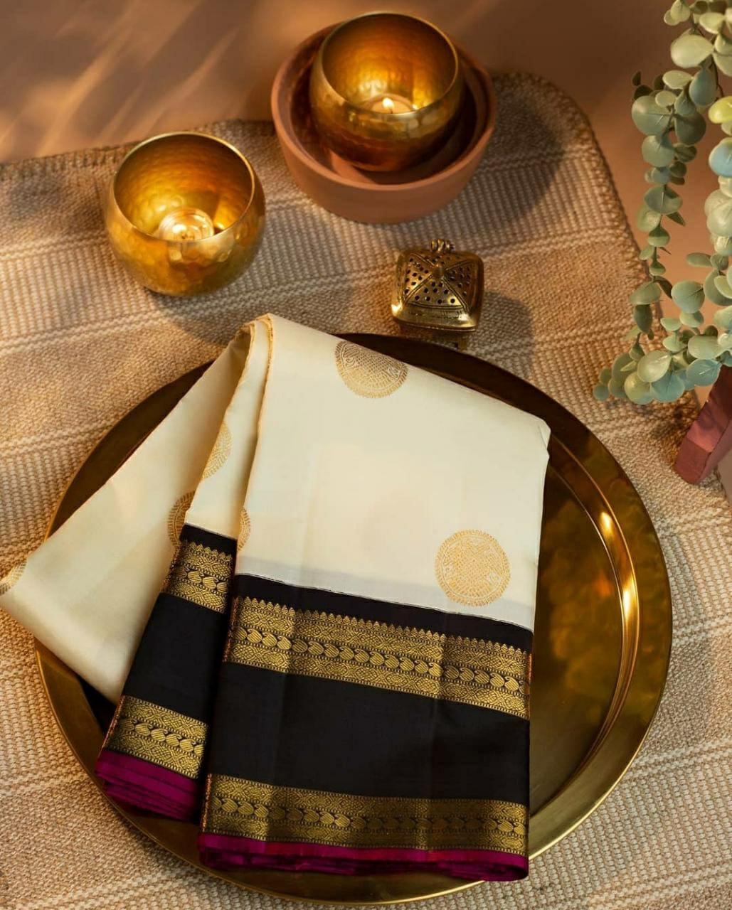 Valiba Reach Silk Cream White Color With Lovely Black Pallu Weaving Jacquard Bengali Saree