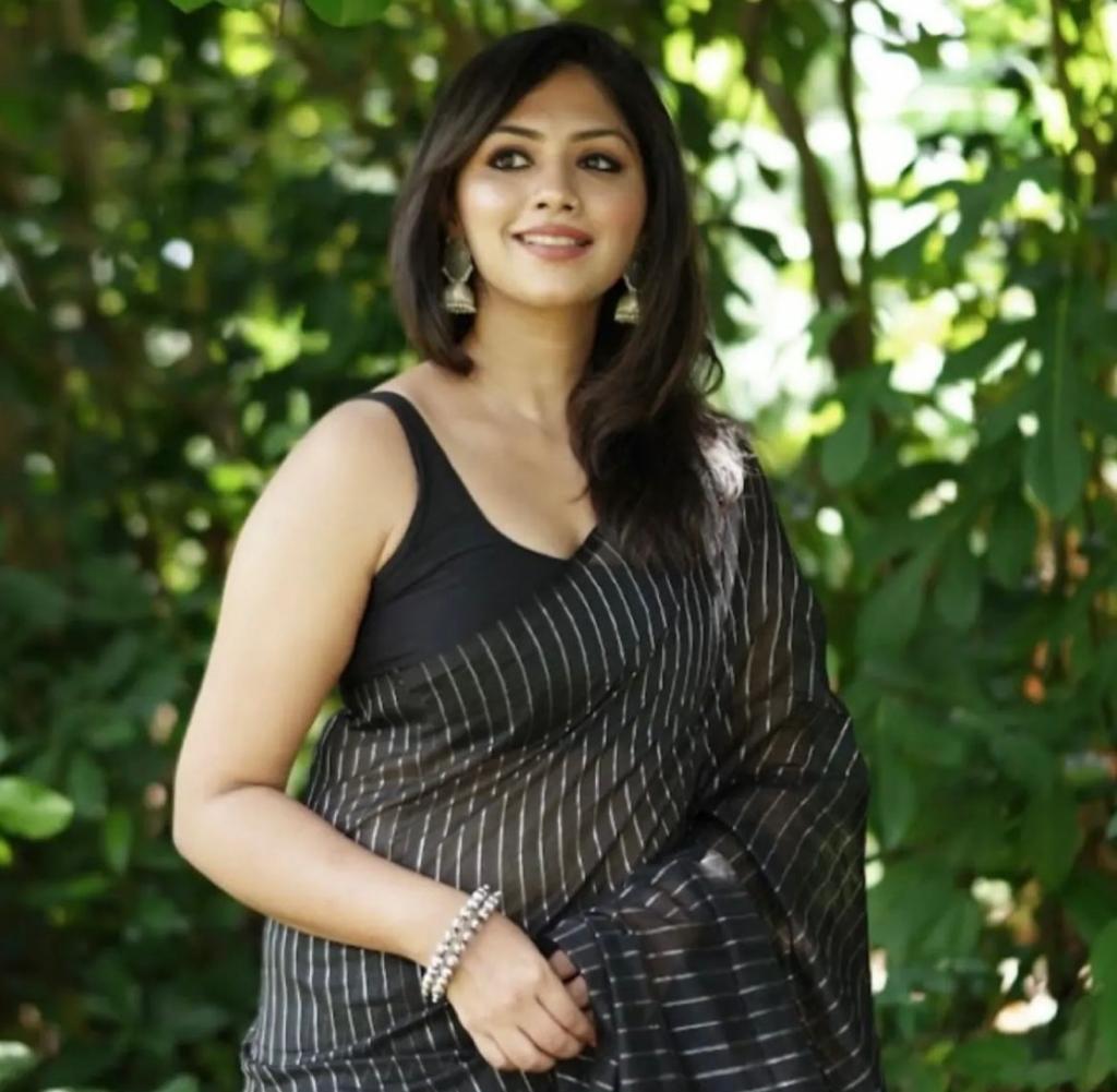 Black Banarasi Soft Silk Saree With Weaving Work