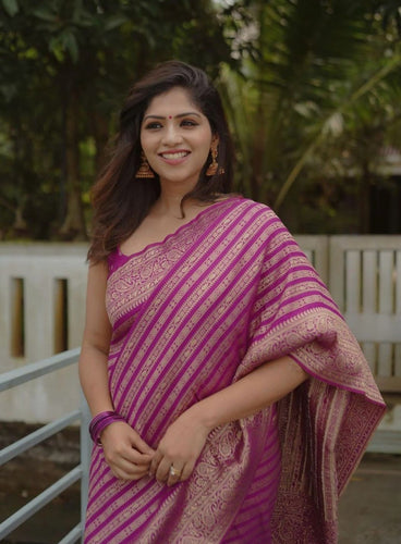 Incomparable Magenta Soft Silk Saree