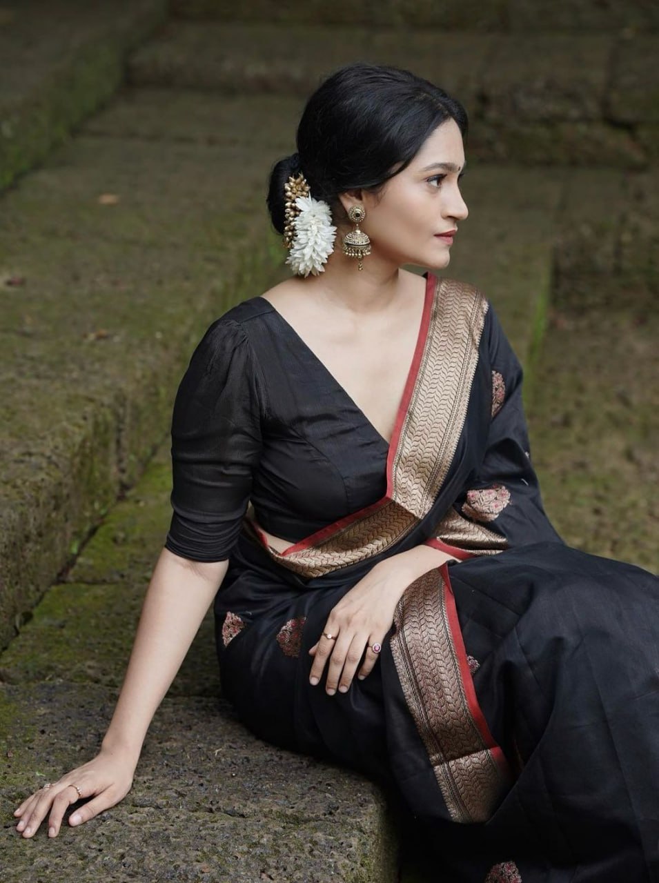 Surpassing Black Soft Silk Saree