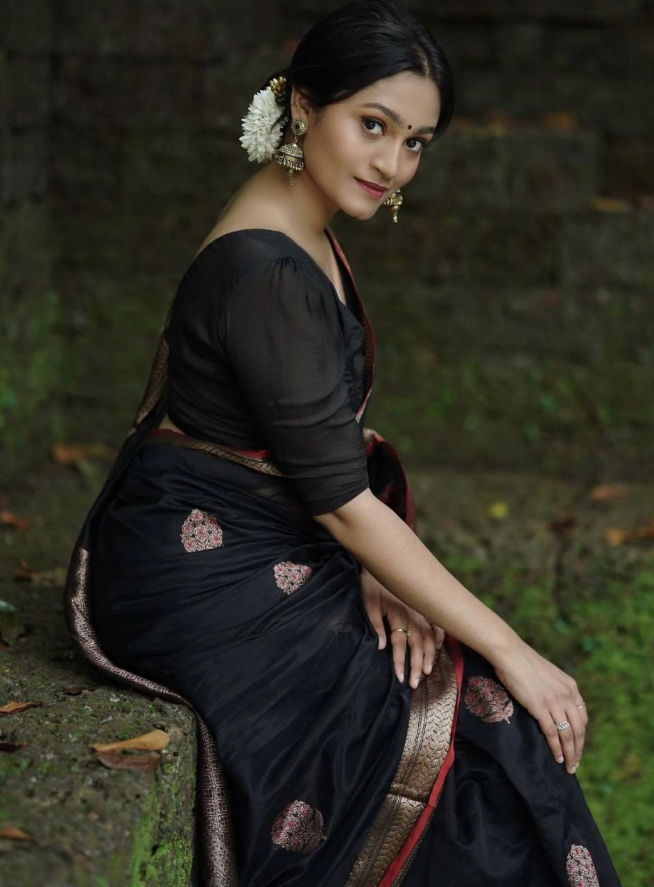 Surpassing Black Soft Silk Saree