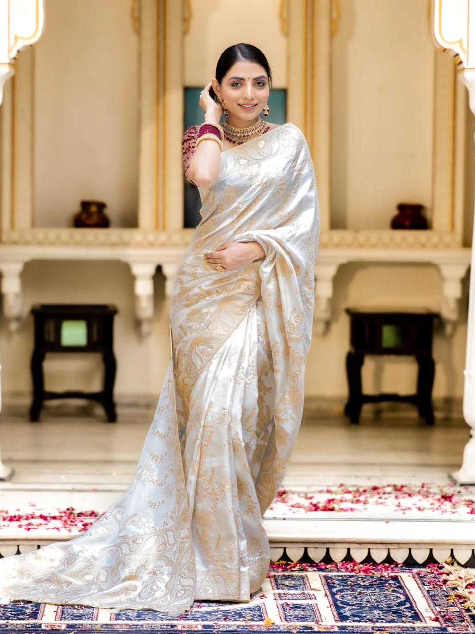 Snappy Off White Soft Silk Saree