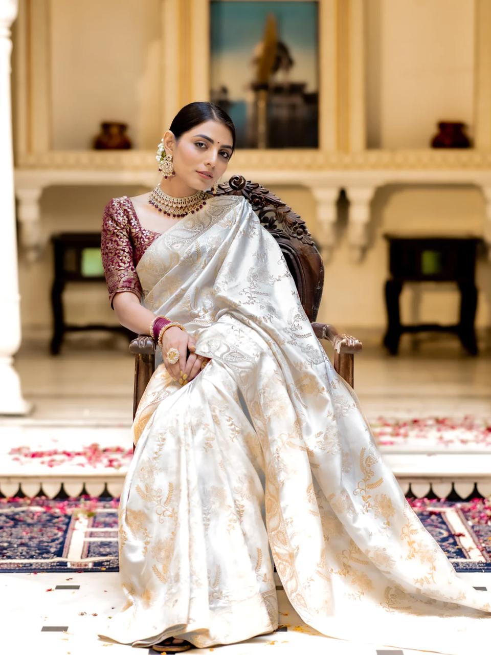 Snappy Off White Soft Silk Saree