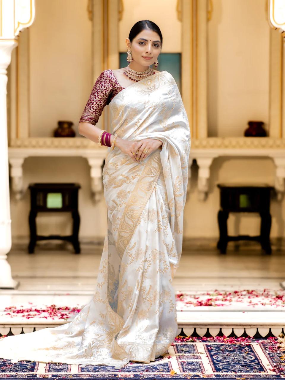 Snappy Off White Soft Silk Saree