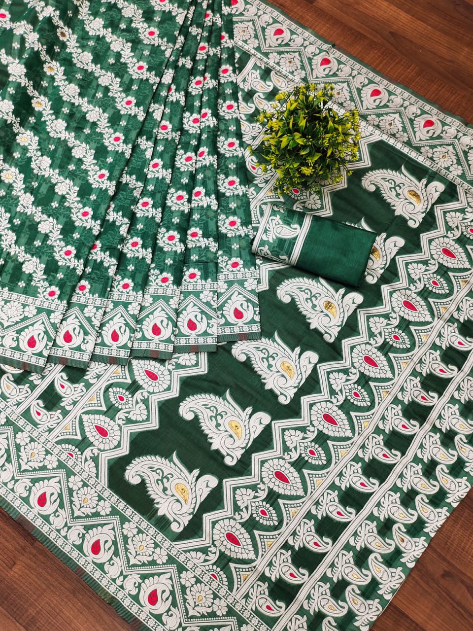 Enigmatic Green Cotton Silk Saree