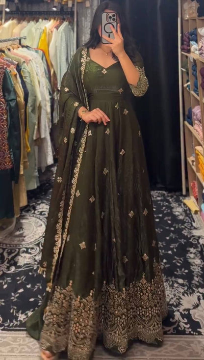 Elegant Embroidered Anarkali Suit Set with Dupatta – 2 Color Options