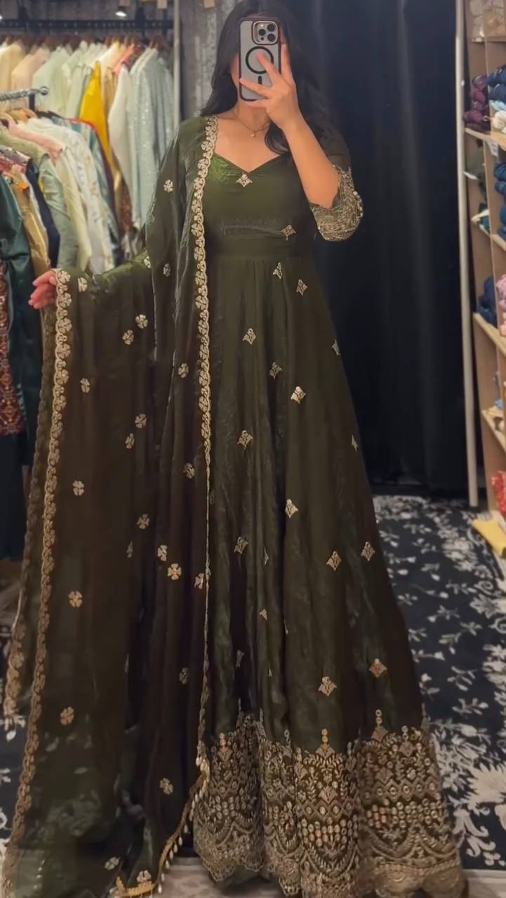 Elegant Embroidered Anarkali Suit Set with Dupatta – 2 Color Options