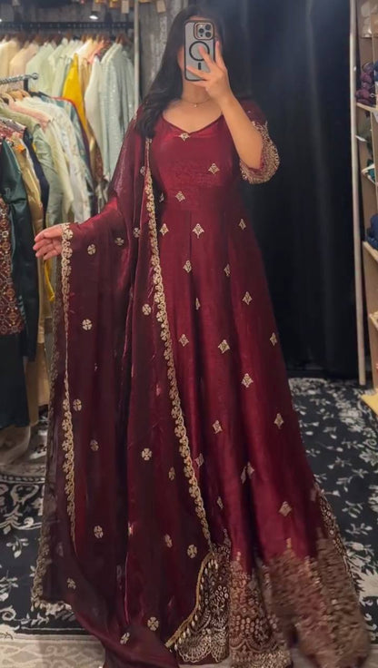 Elegant Embroidered Anarkali Suit Set with Dupatta – 2 Color Options