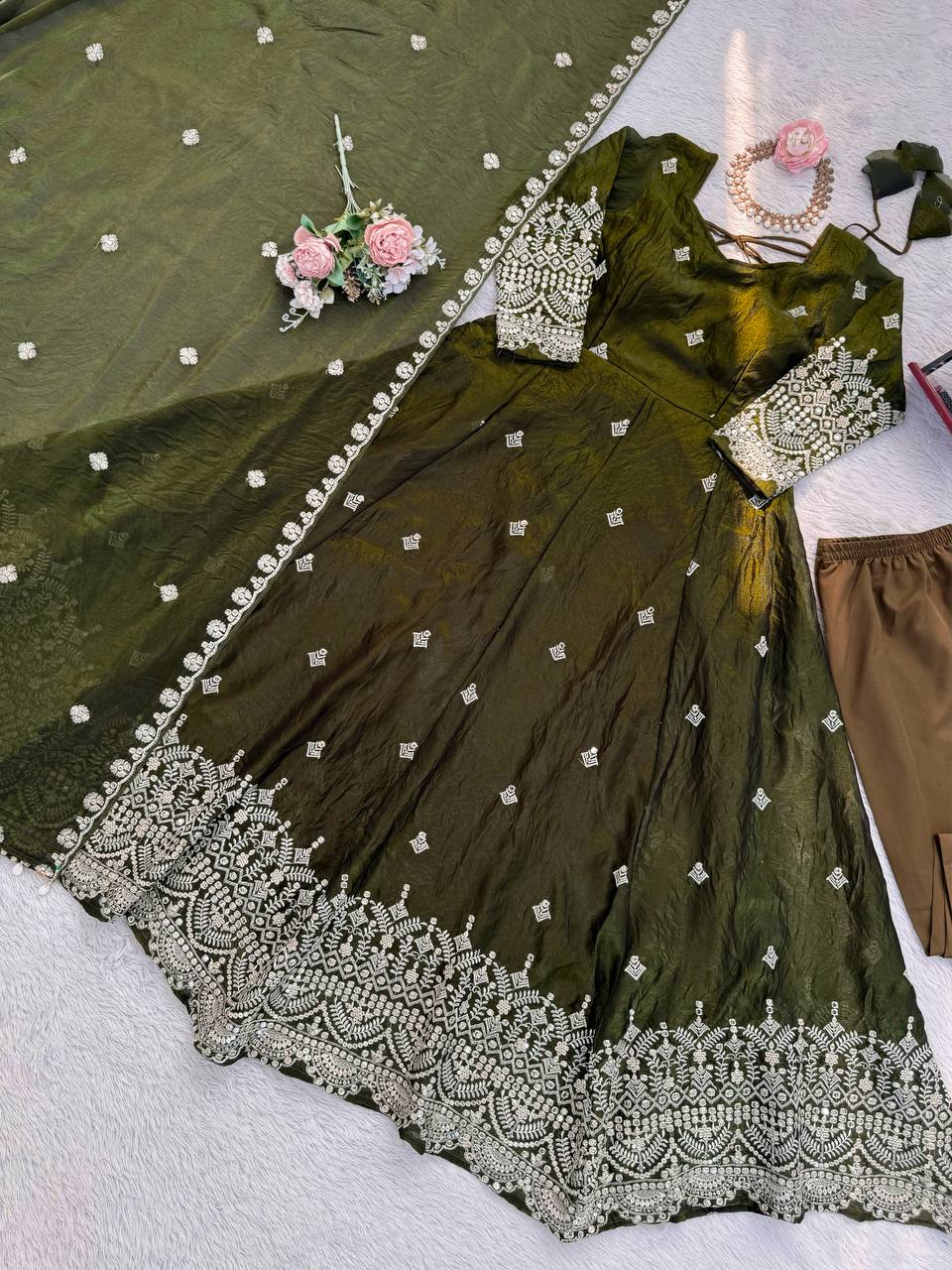 Elegant Embroidered Anarkali Suit Set with Dupatta – 2 Color Options